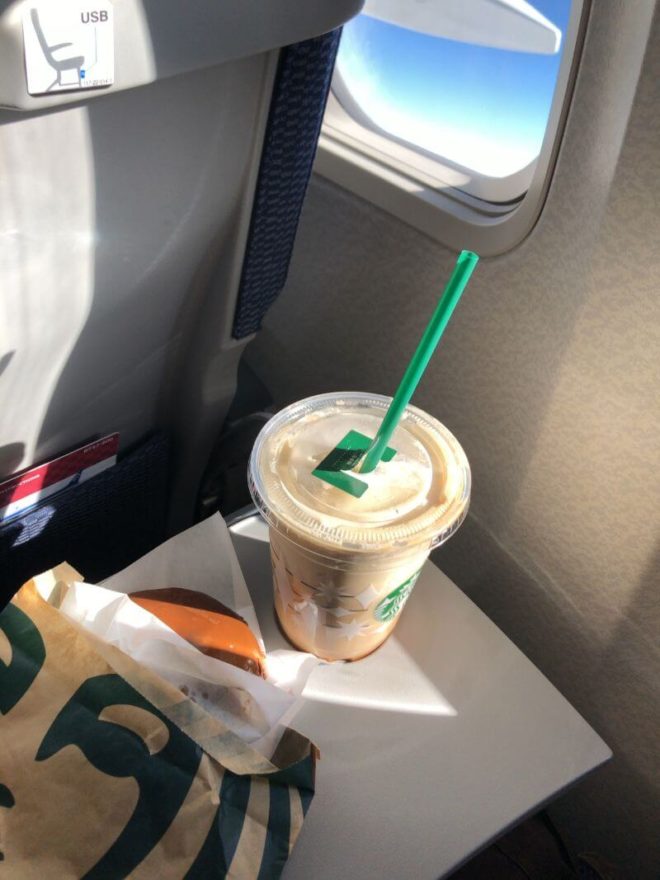 スタバ機内持ち込み